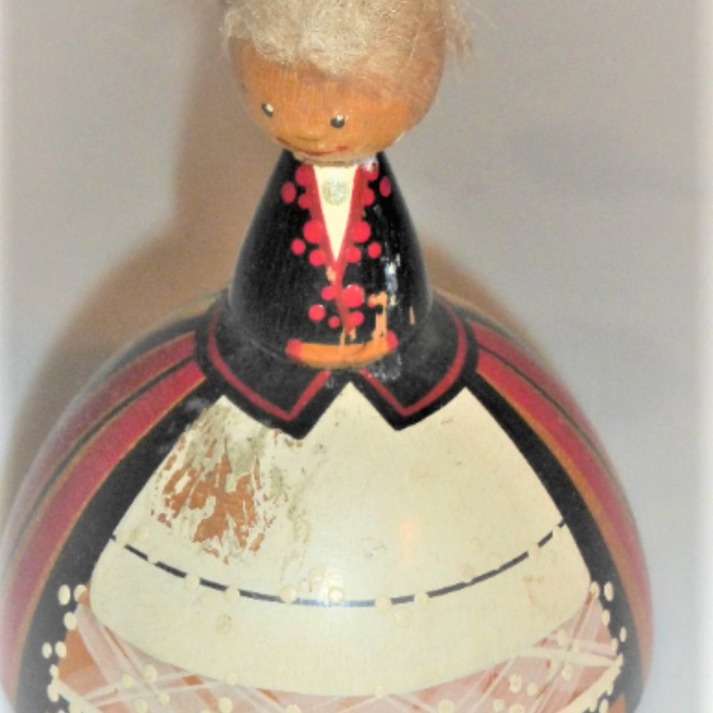 Salvo Hand Painted Wood FIGURINE Mennonite Russian Hand Painted Doll